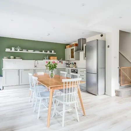 Holiday home Pass The Keys Modern 2 Bed Family *