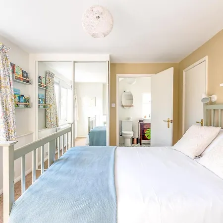 Pass The Keys Modern 2 Bed Family Holiday home York